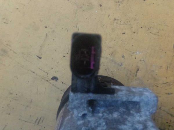 COMPRESSEUR DE CLIMATISATION VAG - Vue 3